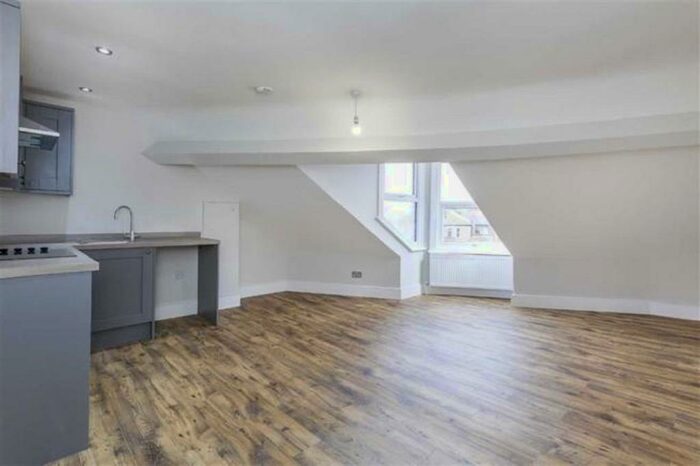 2 Bedroom Apartment To Rent In Hoe Street, Walthamstow, E17