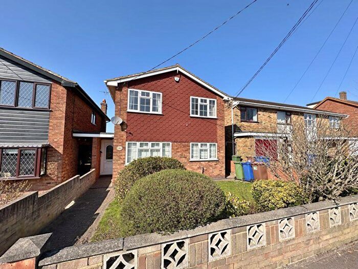 4 Bedroom Detached House For Sale In Horndon-On-The-Hill, SS17