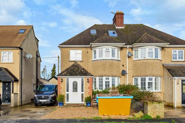 3 Bedroom Semi-Detached House To Rent In Witney, Oxfordshire OX28