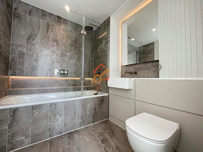 2 Bedroom Flat To Rent In Phoenix Court, Kennington Lane, London, SE11