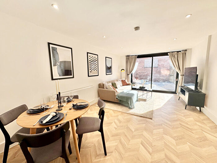 3 Bedroom End Of Terrace House For Sale In Canal Street, SK10