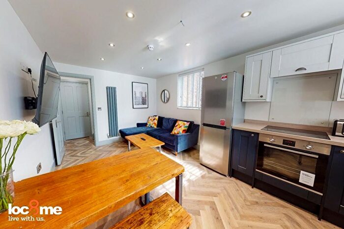 3 Bedroom Flat To Rent In Carlyle Road, Birmingham, B16