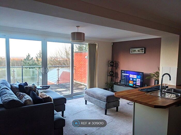 2 Bedroom Flat To Rent In Parkway Road, Dudley, DY1