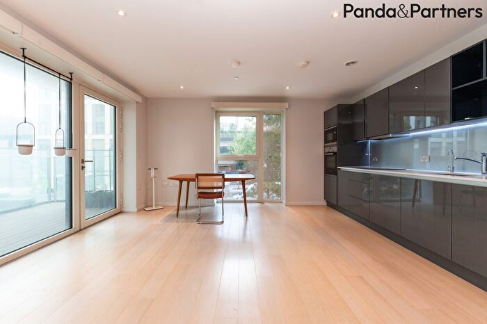 2 Bedroom Flat For Sale In Cassia Point, Glasshouse Gardens, Stratford, London, E20