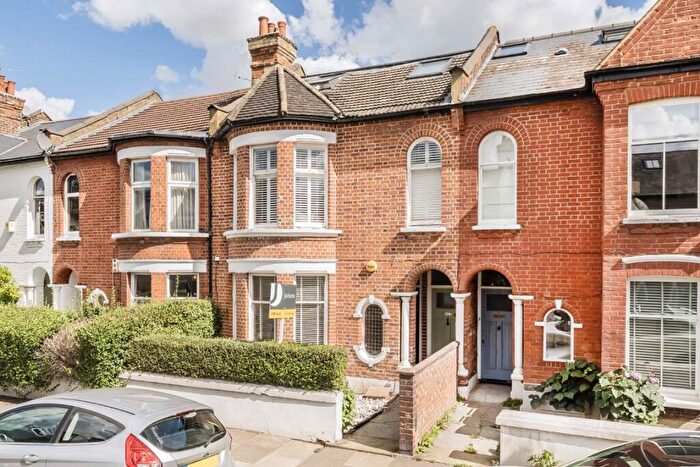 2 Bedroom Maisonette For Sale In Haverhill Road, Balham, SW12