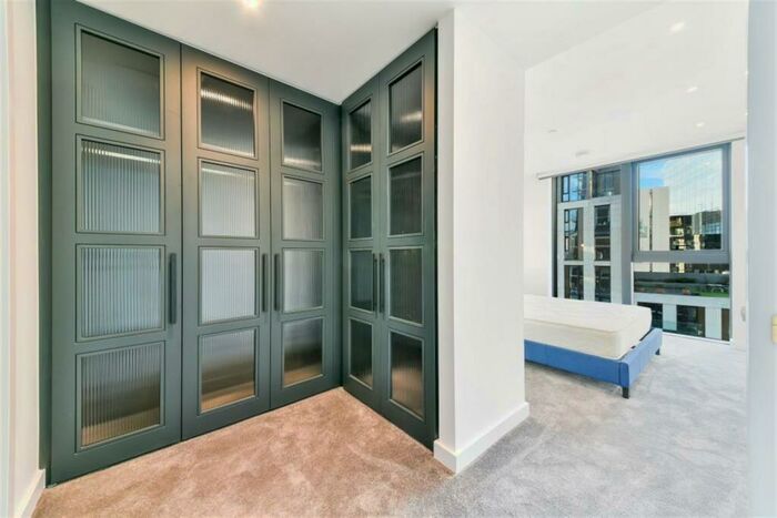 2 Bedroom Apartment To Rent In Merino Gardens, E1W