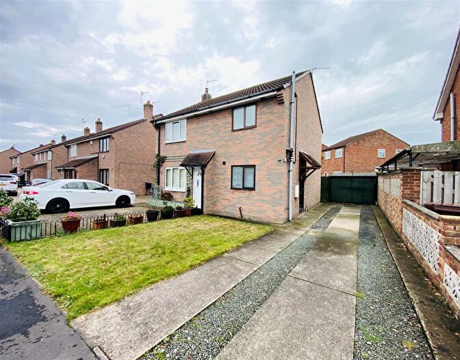 1 Bedroom Semi-Detached House For Sale In Sandway Drive, Camblesforth, Selby, YO8