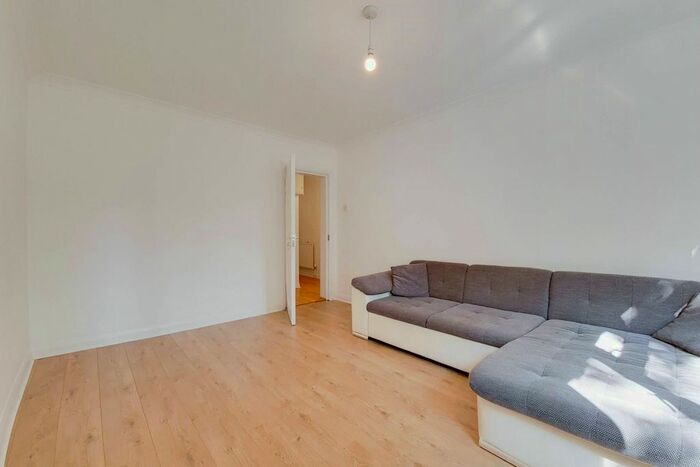 2 Bedroom Flat To Rent In Arlington Lodge, Brixton, London, SW2