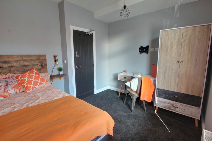 9 Bedroom Town House To Rent In Paget Road, Leicester, LE3