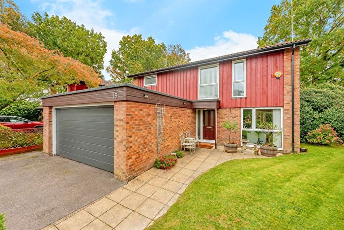 4 Bedroom Detached House For Sale In Erica Way, Copthorne, Crawley, RH10