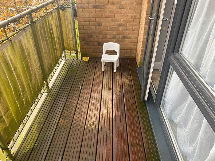 2 Bedroom Flat For Sale In Cumbrian Way, Southampton, SO16