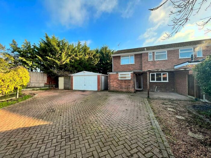 3 Bedroom End Of Terrace House To Rent In Beaulieu Gardens, Blackwater, GU17