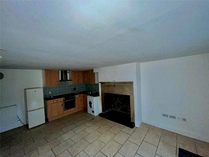 1 Bedroom Flat For Sale In A Cleveland Road, Huddersfield, West Yorkshire, HD1