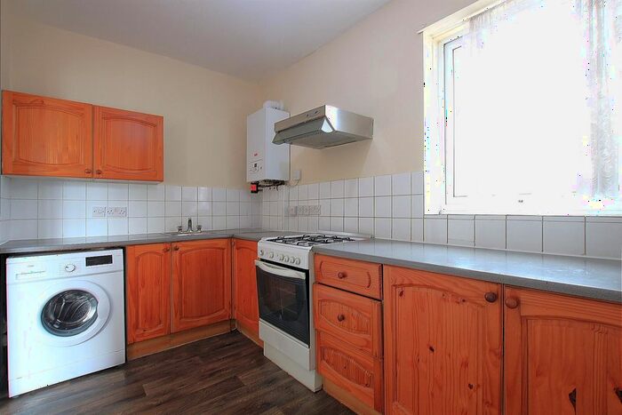 2 Bedroom Flat To Rent In Vicarage Farm Road, Heston, TW5
