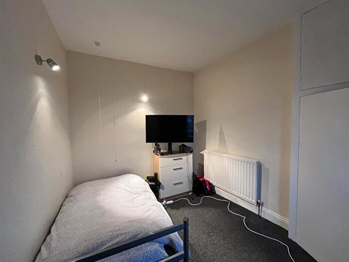 2 Bedroom Terraced House For Sale In Balme Lane, Bradford, BD12