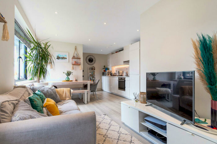 1 Bedroom Flat To Rent In Lingfield Crescent, London, SE9