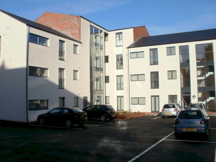 2 Bedroom Apartment To Rent In Old School Court, Louth, LN11
