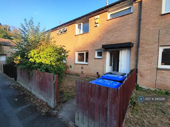 3 Bedroom Terraced House To Rent In Harefield Road, Northampton, NN3