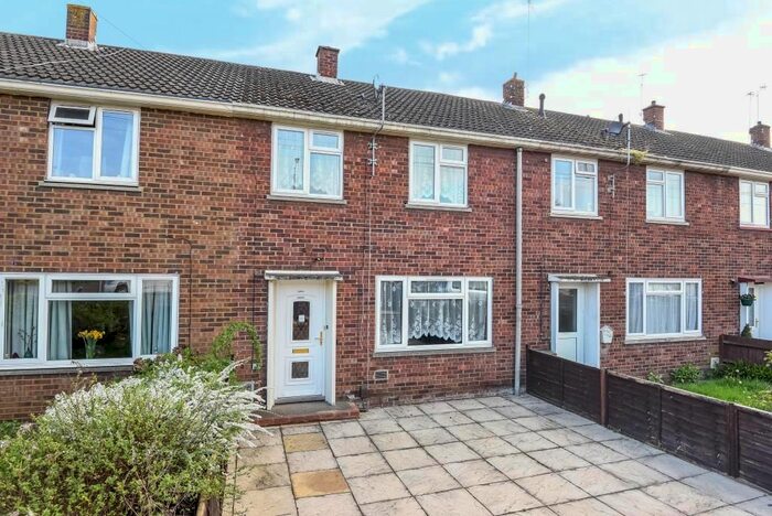 3 Bedroom Terraced House To Rent In Gatehouse Road, Aylesbury, HP19