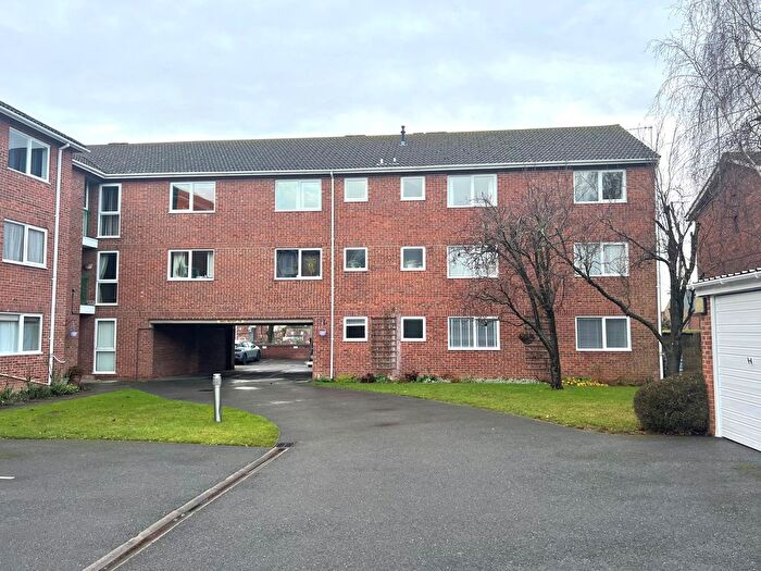 2 Bedroom Flat To Rent In Fairlawns, Newmarket, CB8