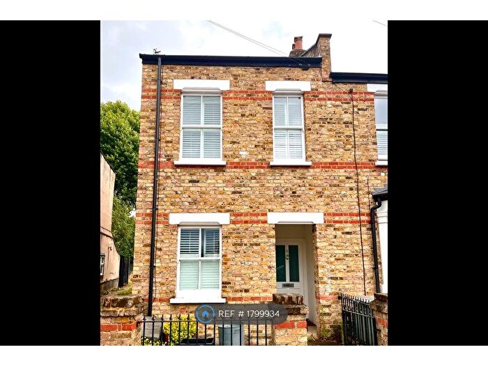 1 Bedroom Flat To Rent In Winchester Road, St. Margaret's, TW1
