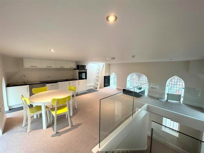 1 Bedroom Flat To Rent In Windsor House, King Edward Place, Bushey, Hertfordshire, WD23