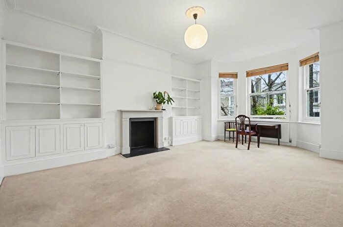 2 Bedroom Flat For Sale In Cannon Place, Hampstead, London, NW3
