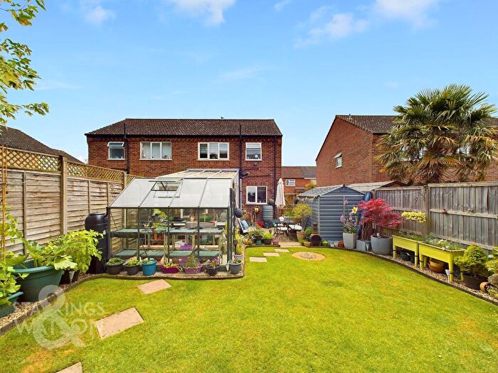 3 Bedroom Semi Detached House For Sale In Gainsborough Avenue, Diss, IP22