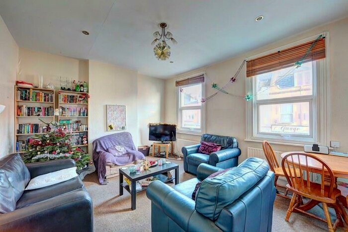 3 Bedroom Apartment To Rent In Chestnut Grove, SW12