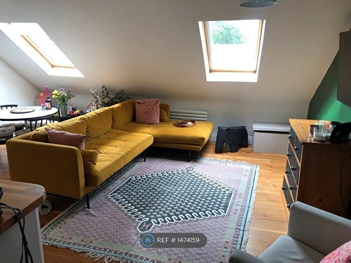 2 Bedroom Flat To Rent In Kingscourt Road, London, SW16