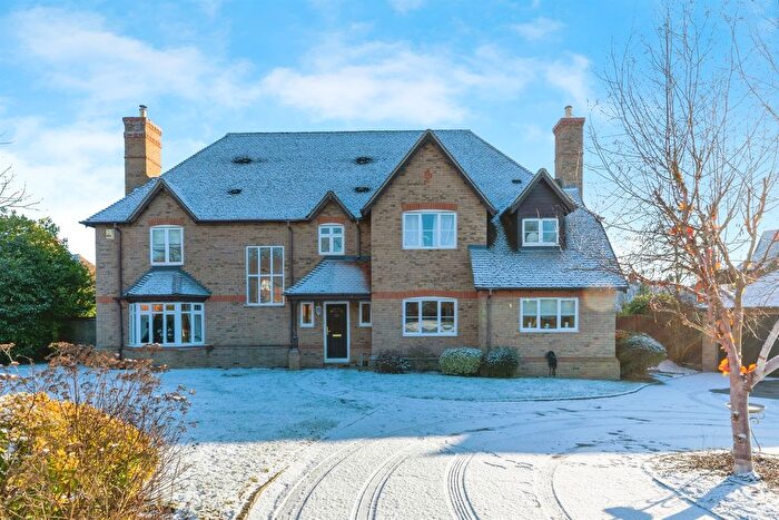 5 Bedroom Detached House For Sale In Church View, Clapham, Bedford, MK41