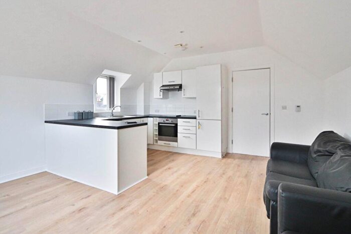 1 Bedroom Flat To Rent In Emerson Mews, New Malden, KT3