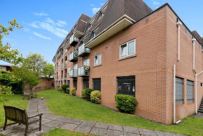 2 Bedroom Flat To Rent In Lakelands Court, Rhydypenau Road, Cardiff, CF23