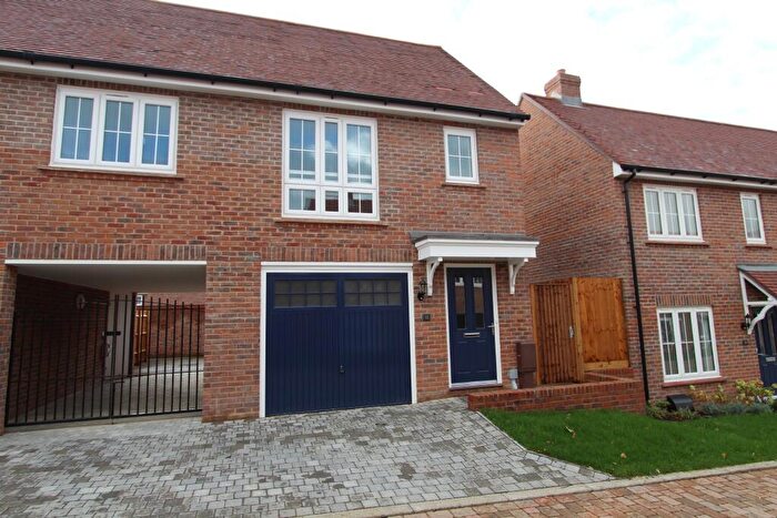 2 Bedroom Coach House To Rent In Uvedale Drive, Wickham, PO17