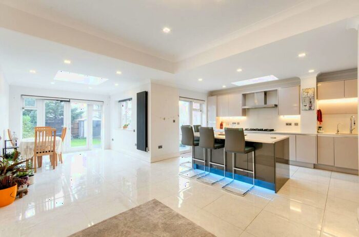 4 Bedroom House To Rent In Hamilton Road, Harrow, HA1