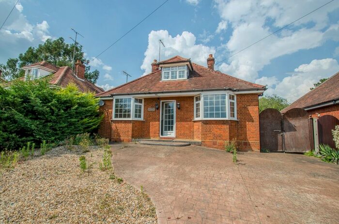 2 Bedroom Bungalow To Rent In Stevenage Road, Hitchin, Hertfordshire, SG4