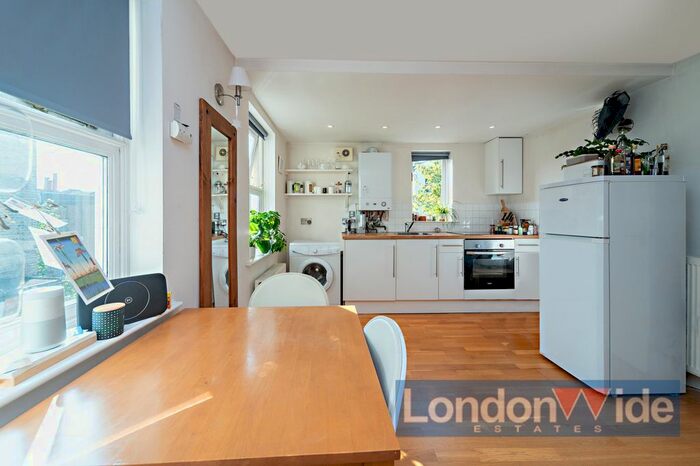 Studio To Rent In Devonport Road, Shepherds Bush, W12