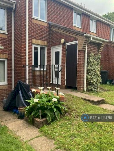 1 Bedroom Maisonette To Rent In Carters Walk, Farnham, GU9