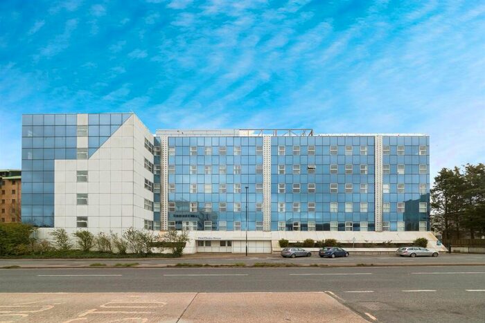 2 Bedroom Flat For Sale In London Road, Crawley, RH10