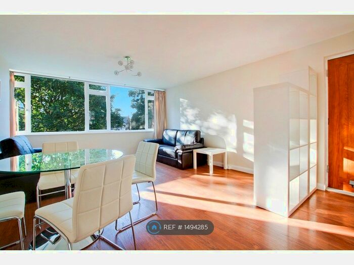 2 Bedroom Flat To Rent In Greenwich High Road, Greenwich, SE10