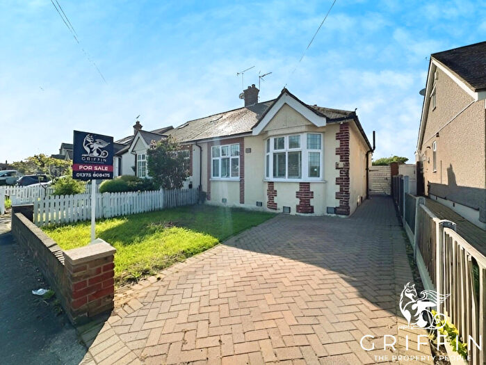 3 Bedroom Bungalow For Sale In High Road, Orsett, RM16