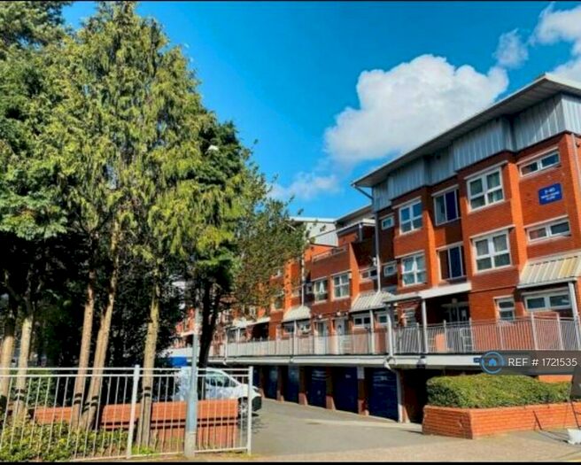 3 Bedroom Maisonette To Rent In Moss House Close, Birmingham, B15