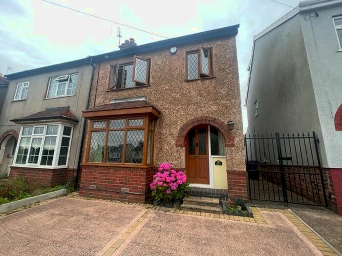 3 Bedroom Property To Rent In Mount Road, Penn, Wolverhampton, WV4
