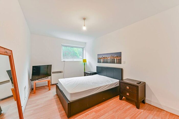 1 Bedroom Flat To Rent In Queenstown Road, Battersea Park, Battersea, London, SW11