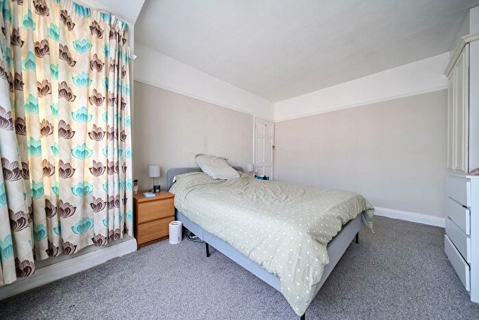 3 Bedroom End Of Terrace House For Sale In Glanville Road, Bromley, Kent, BR2