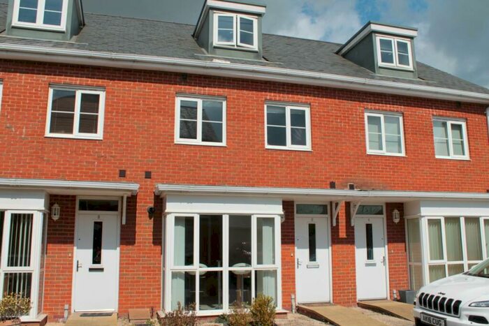 3 Bedroom Terraced House To Rent In Reynolds Avenue, Redhill, RH1