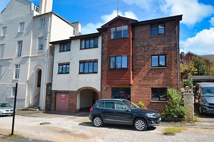 1 Bedroom Flat For Sale In Central Ryde, PO33