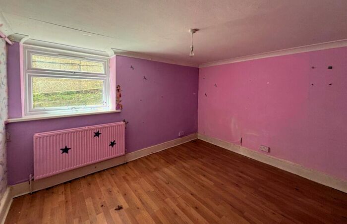 2 Bedroom Flat For Sale In Flat, Avondale Road, South Croydon, Surrey, CR2