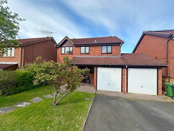 4 Bedroom Property To Rent In Lakeside Court, Brierley Hill, West Midlands, DY5