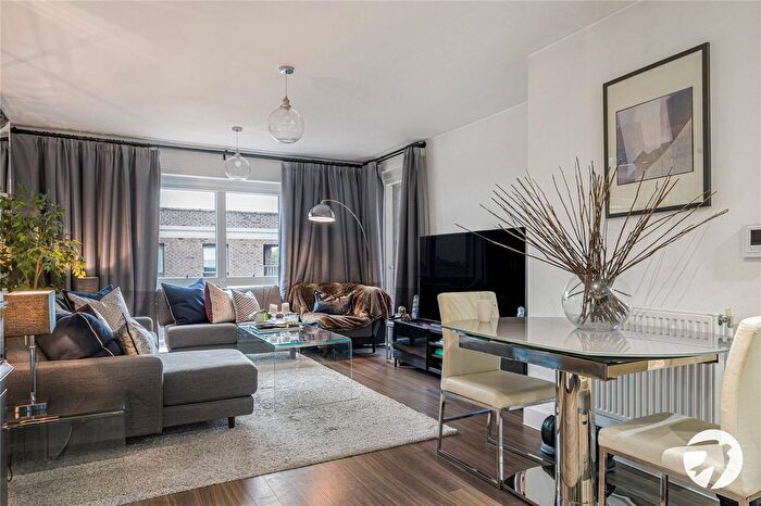 3 Bedroom Flat For Sale In Adenmore Road, Catford, London, SE6